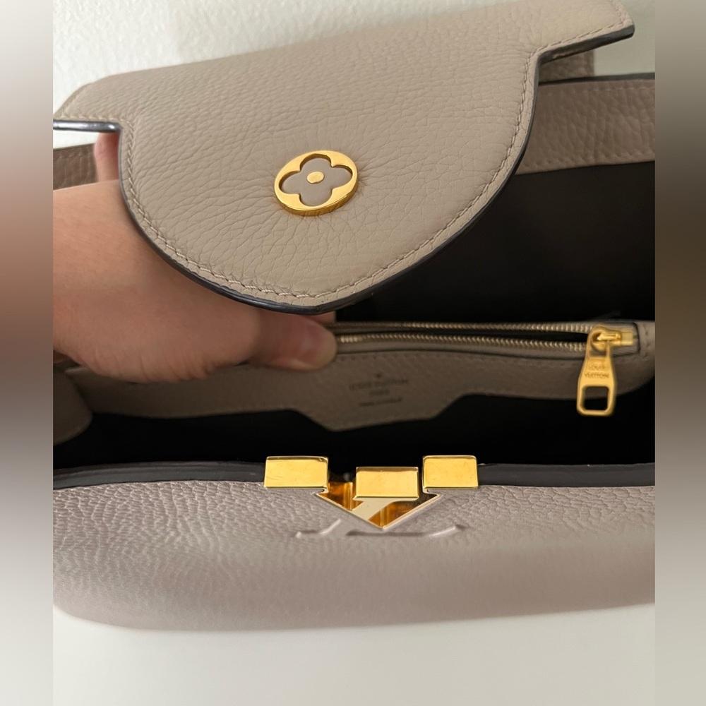 Louis Vuitton Capucines MM - Picture 2 of 4